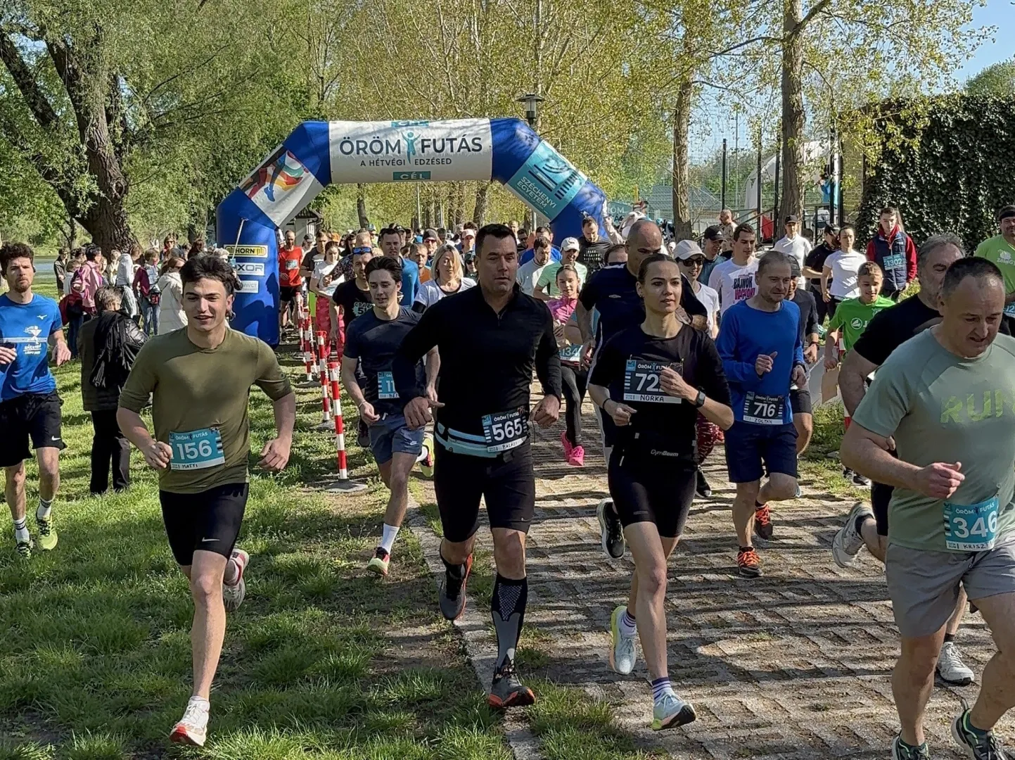 Hundreds of people regularly run on Saturdays as part of the Joy Run. (Photo: Uni Győr Joy Run)